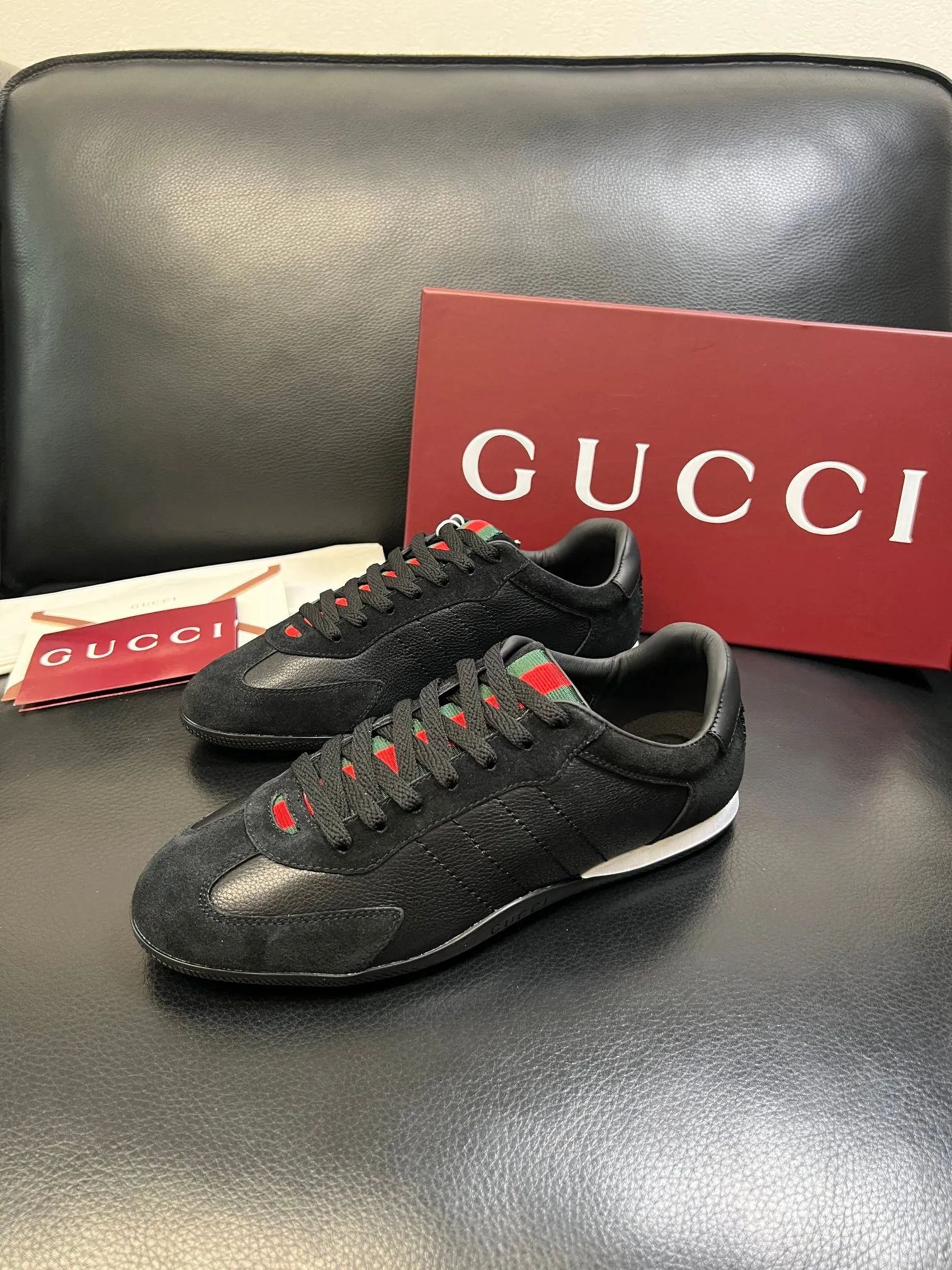 P420 new men's shoes GUCCI [Lightning] latest shoes are shipped. Original quality, fashionable, special materials, inner mesh, brand new packaging. The foot feels super comfortable and the workmanship is impeccable. Size: 38-45